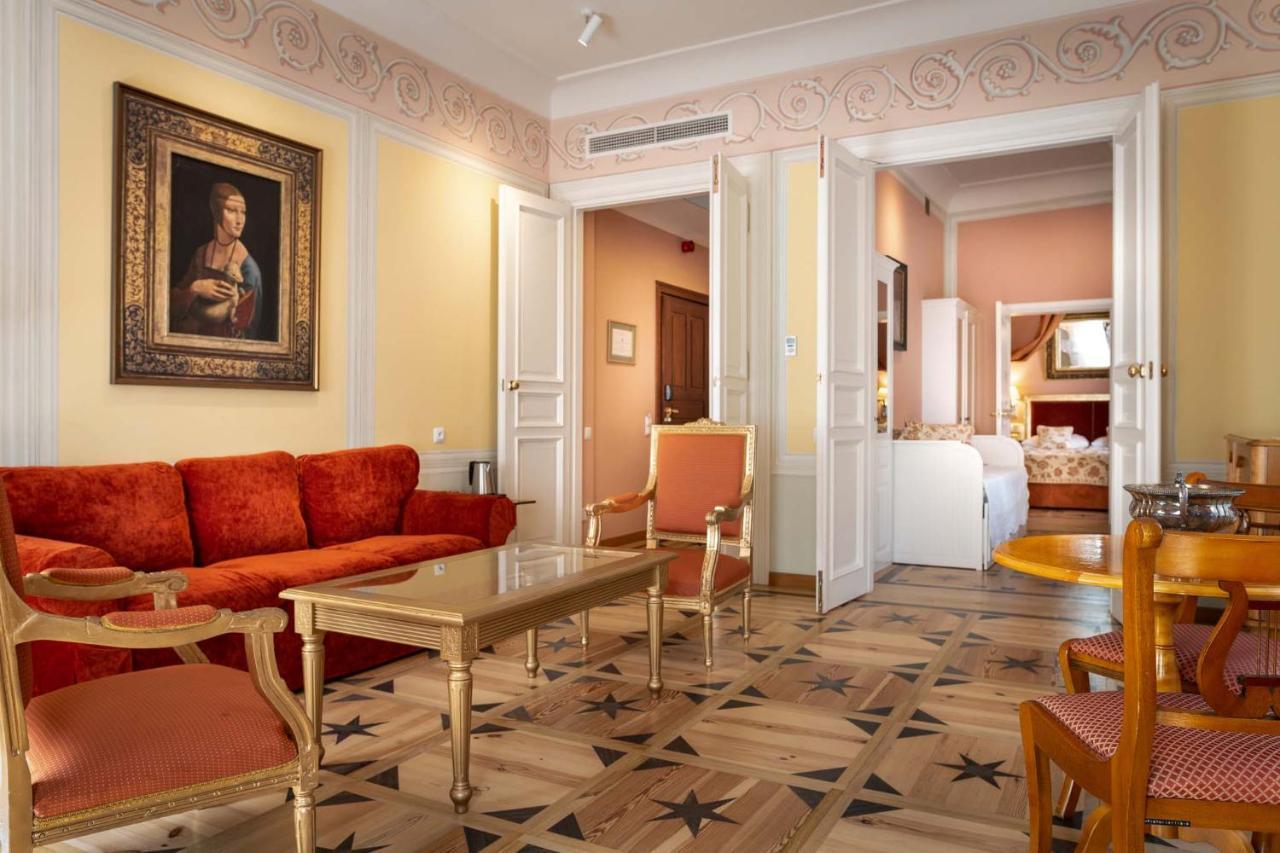 Hotel Polski Pod Bialym Orlem Краков Экстерьер фото A suite at the Hotel de Crillon