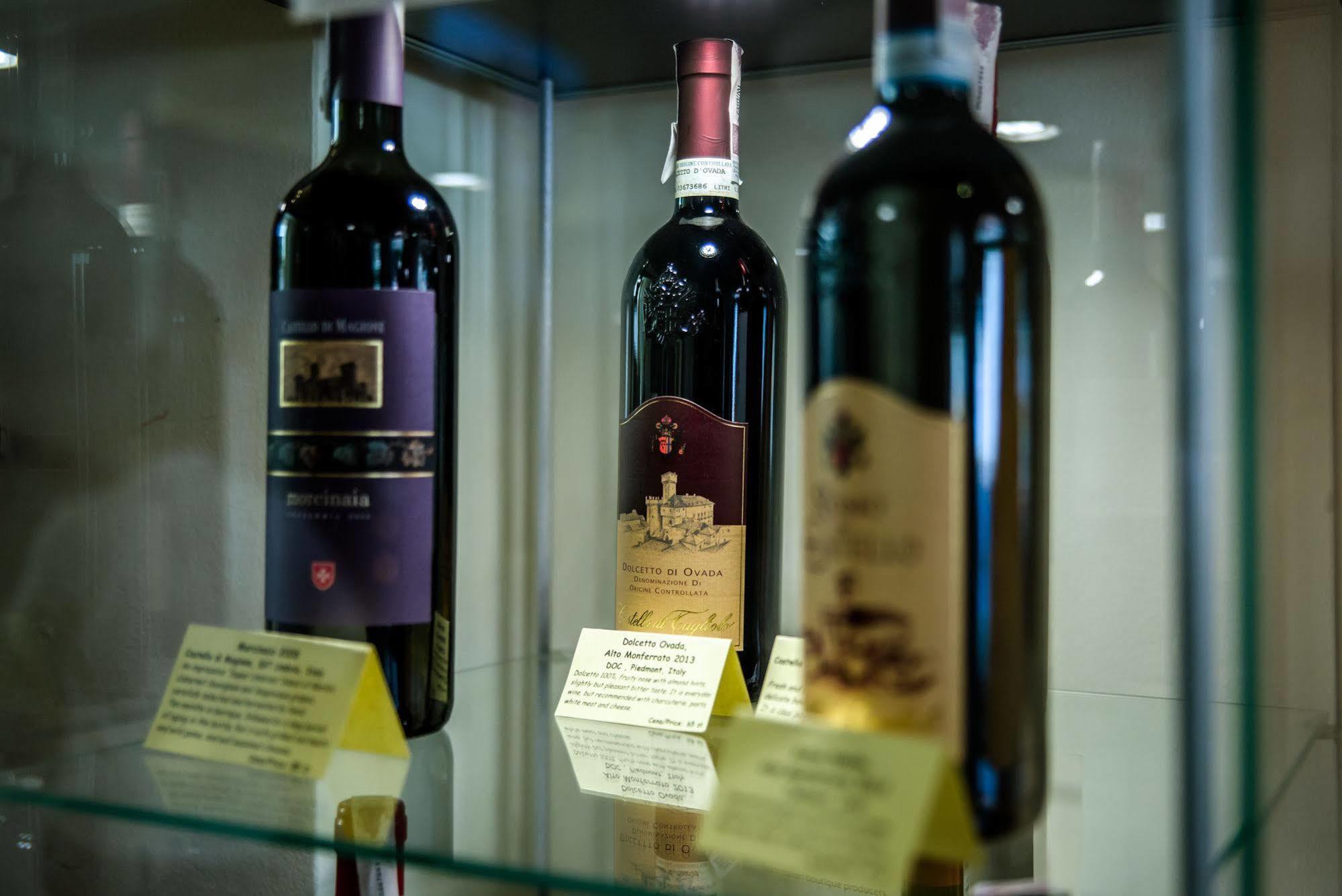 Hotel Polski Pod Bialym Orlem Краков Экстерьер фото Wine bottles